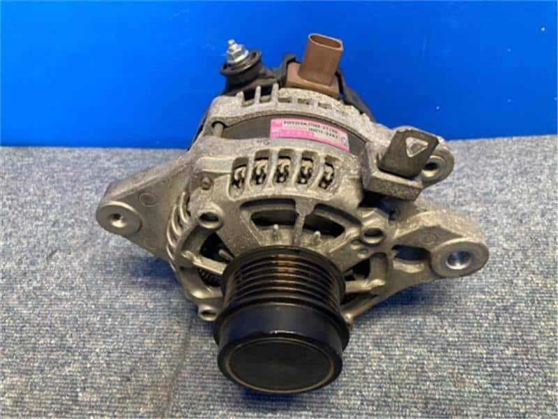 Alternator TOYOTA Noah 2018 DBA-ZRR80W