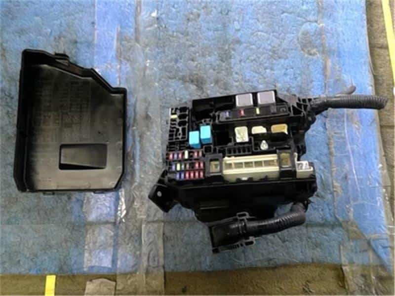 Fuse Box TOYOTA Corolla Fielder 2010 DBA-ZRE142G