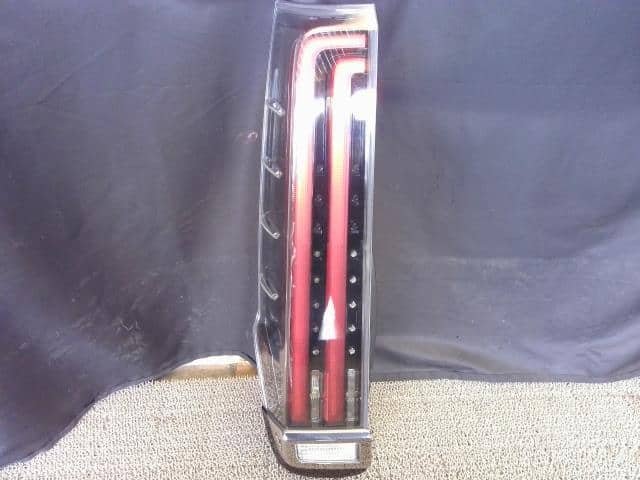 Left Tail Light TOYOTA Noah 2019 DBA-ZRR80W