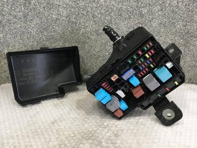 Fuse Box TOYOTA Probox 2022 6AE-NHP160V