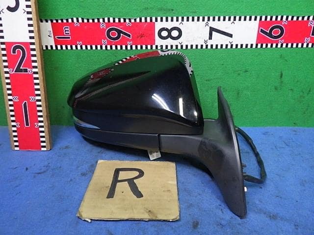 Right Side Mirror TOYOTA Noah 2020 3BA-ZRR85G