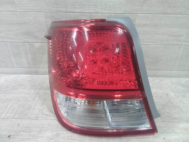 Left Tail Light TOYOTA Corolla Axio 2013 DBA-NRE160