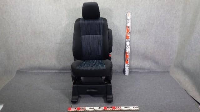 Driver’s Seat TOYOTA Noah 2015 DBA-ZRR85W