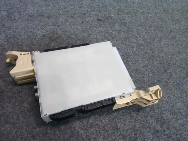 Fuse Box TOYOTA Noah 2021 3BA-ZRR80G