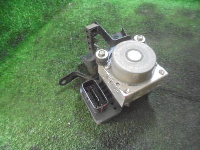 ABS Actuator TOYOTA Corolla Fielder 2007 DBA-ZRE142G