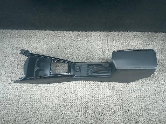 Console Box TOYOTA Corolla Fielder 2018 DBA-NRE161G
