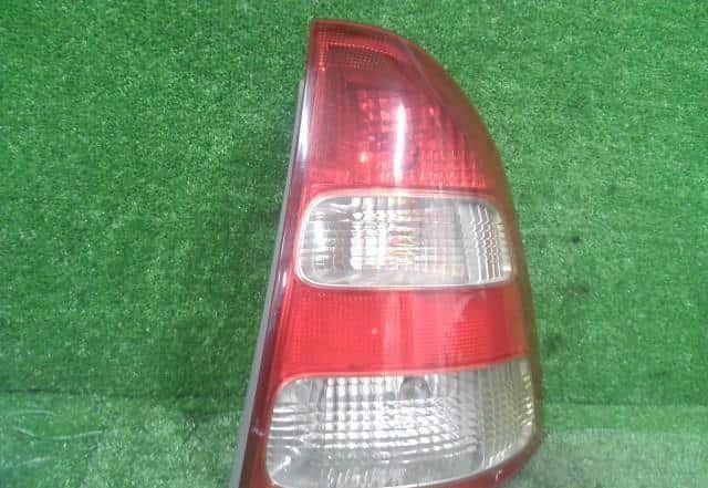 Right Tail Light TOYOTA Corolla Fielder 2001 TA-NZE124G