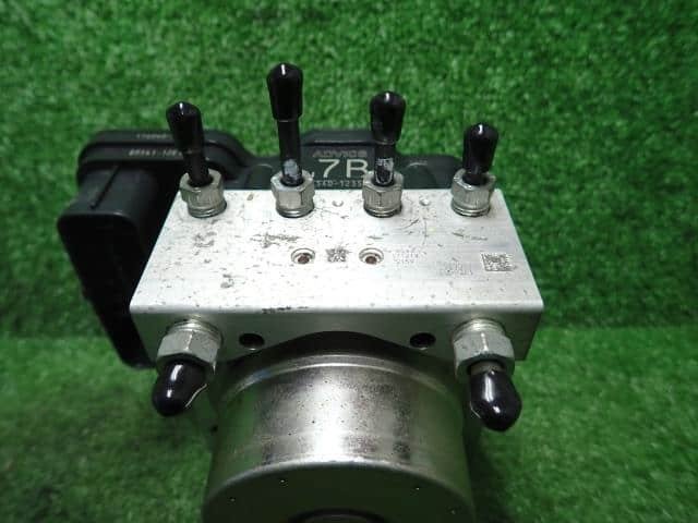 ABS Actuator TOYOTA Corolla Fielder 2017 DBA-NRE161G