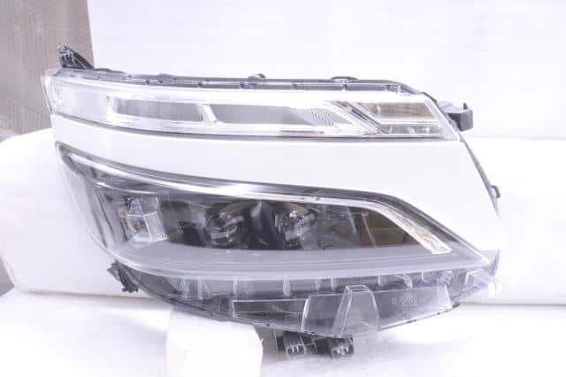 Right Headlight TOYOTA Voxy 2019 3BA-ZRR80W