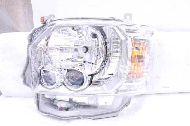 Left Headlight TOYOTA Hiace 2014 3BF-TRH200K