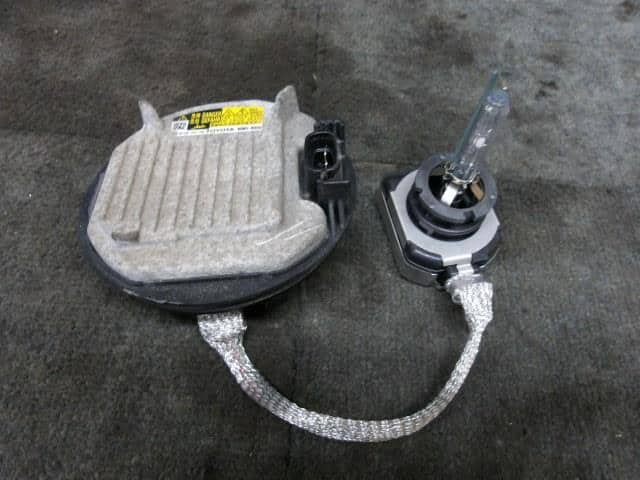 HID Control TOYOTA Voxy 2013 DBA-ZRR75W
