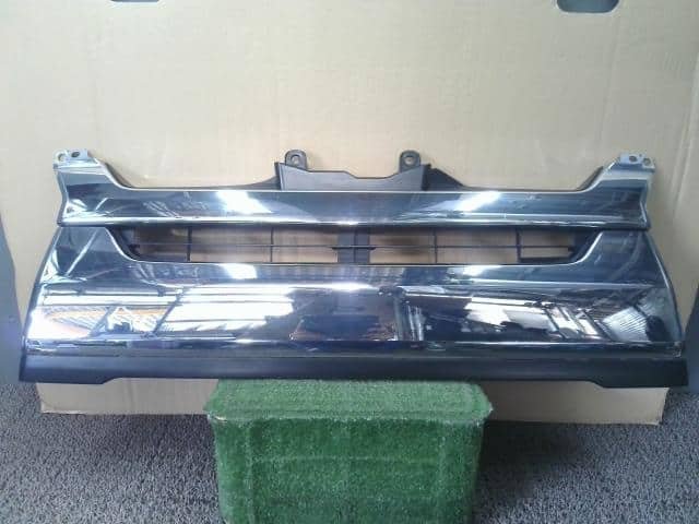 Radiator Grille TOYOTA Hiace 2014 CBF-TRH200V