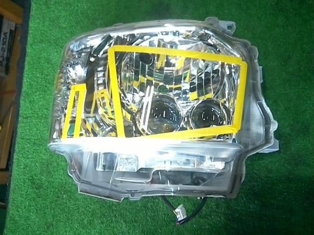Right Headlight TOYOTA Hiace 2014 CBA-TRH214W