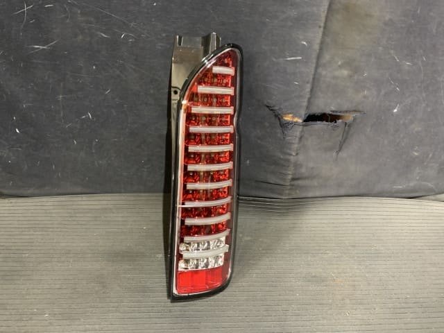 Right Tail Light TOYOTA Hiace 2020 3BF-TRH200K