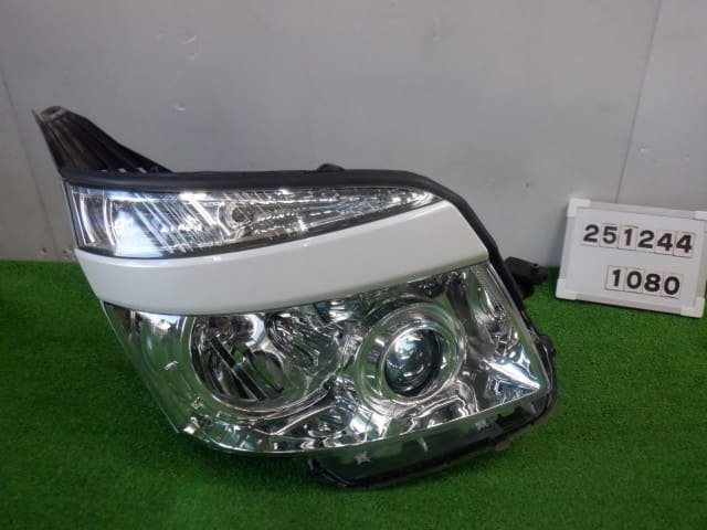 Right Headlight TOYOTA Voxy 2008 DBA-ZRR75W