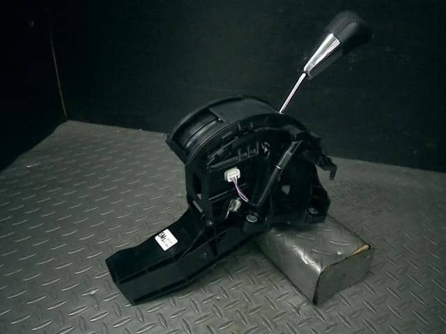 Shift Lever TOYOTA 2018 DBA-ZRR80G