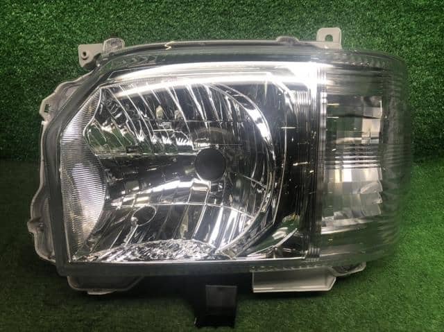 Left Headlight TOYOTA Hiace 2014 LDF-KDH206V