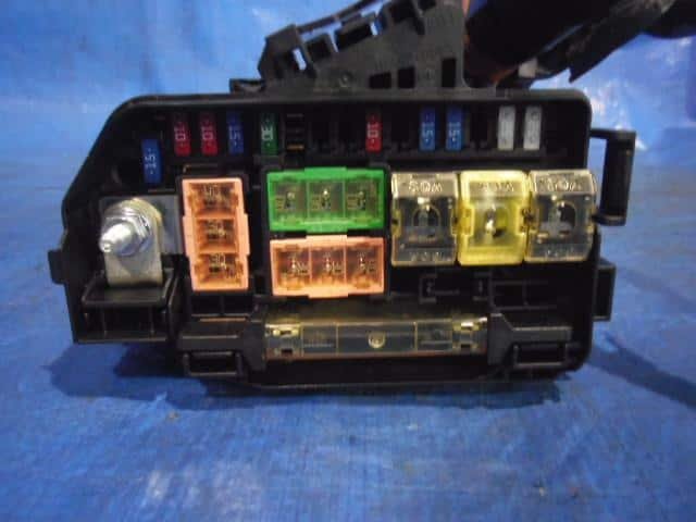 Fuse Box TOYOTA Hiace 2019 QDF-GDH206V