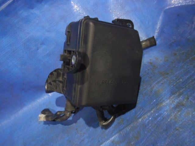 Fuse Box TOYOTA Voxy 2015 DBA-ZRR85W
