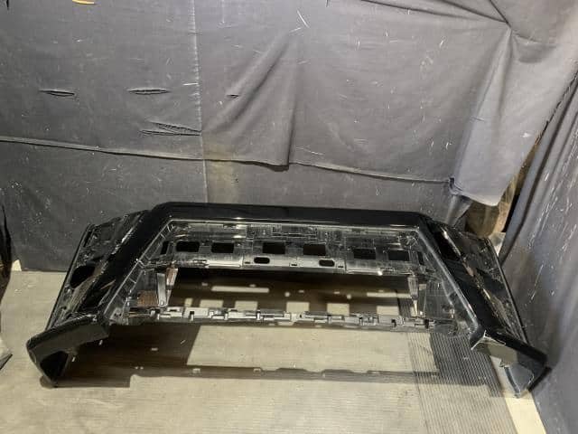 Front Bumper Face TOYOTA Voxy 2017 DBA-ZRR80G